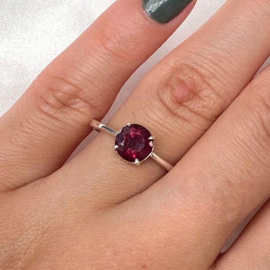Anel de Prata 950 com Turmalina Vinho Natural Redonda
