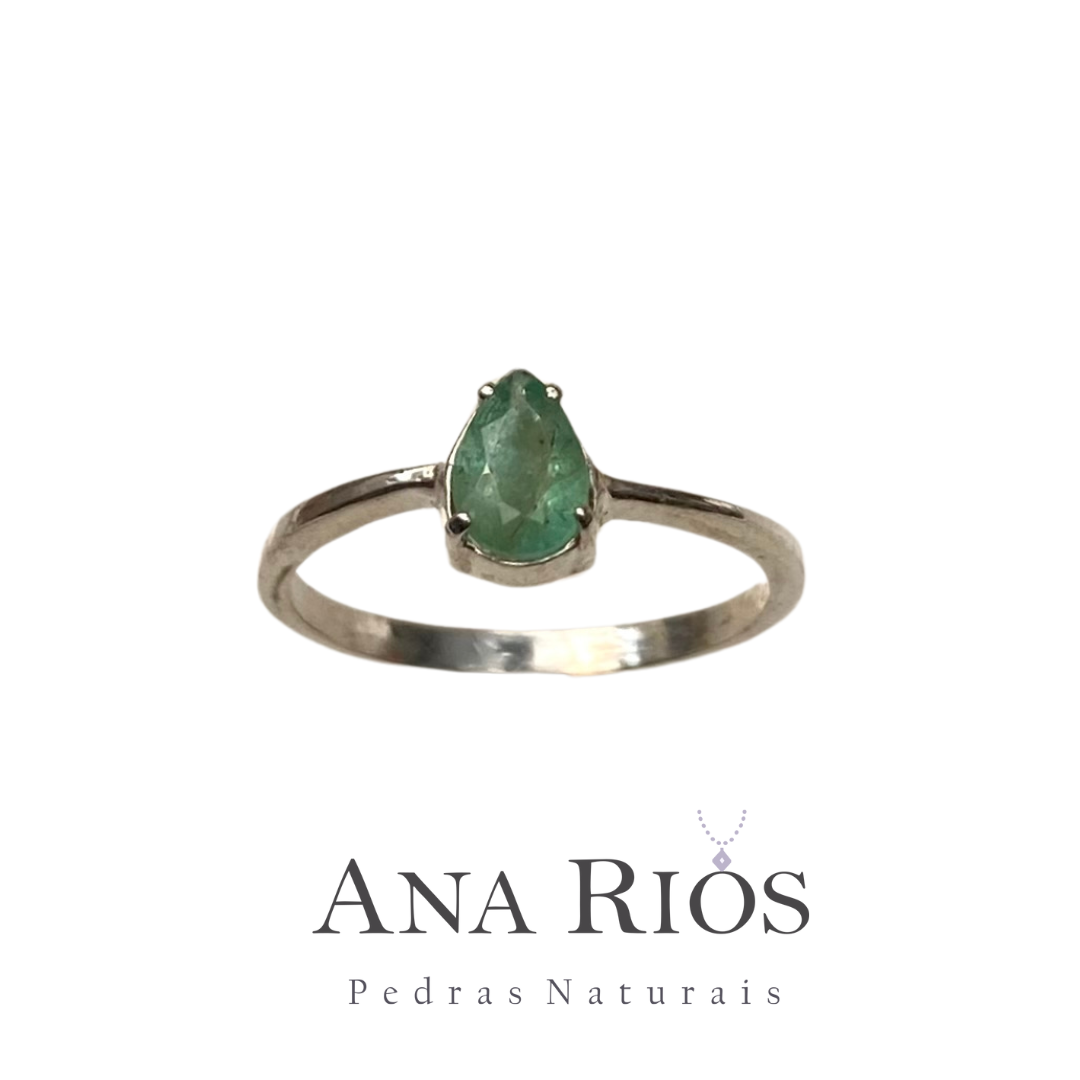 Anel de Prata 950 com Esmeralda Natural Gota