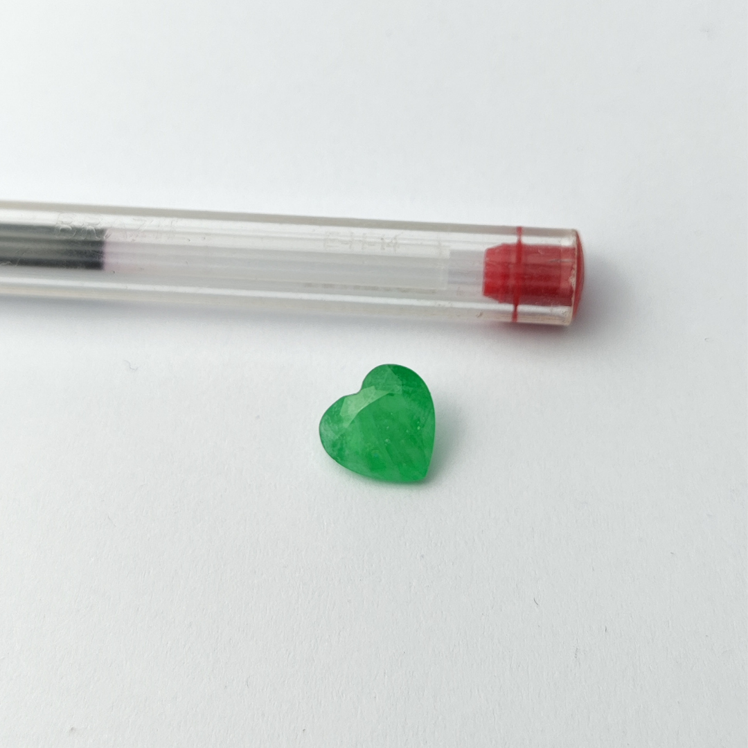 Esmeralda Natural - Lapidação Coração - 8,2 x 8,8 mm - 1,74 ct