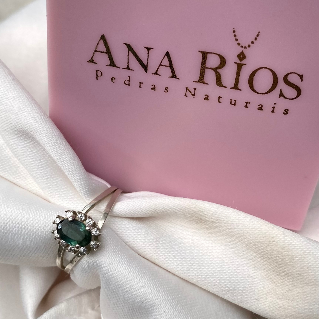 Anel de Prata com Turmalina Verde Oval e Zircônias