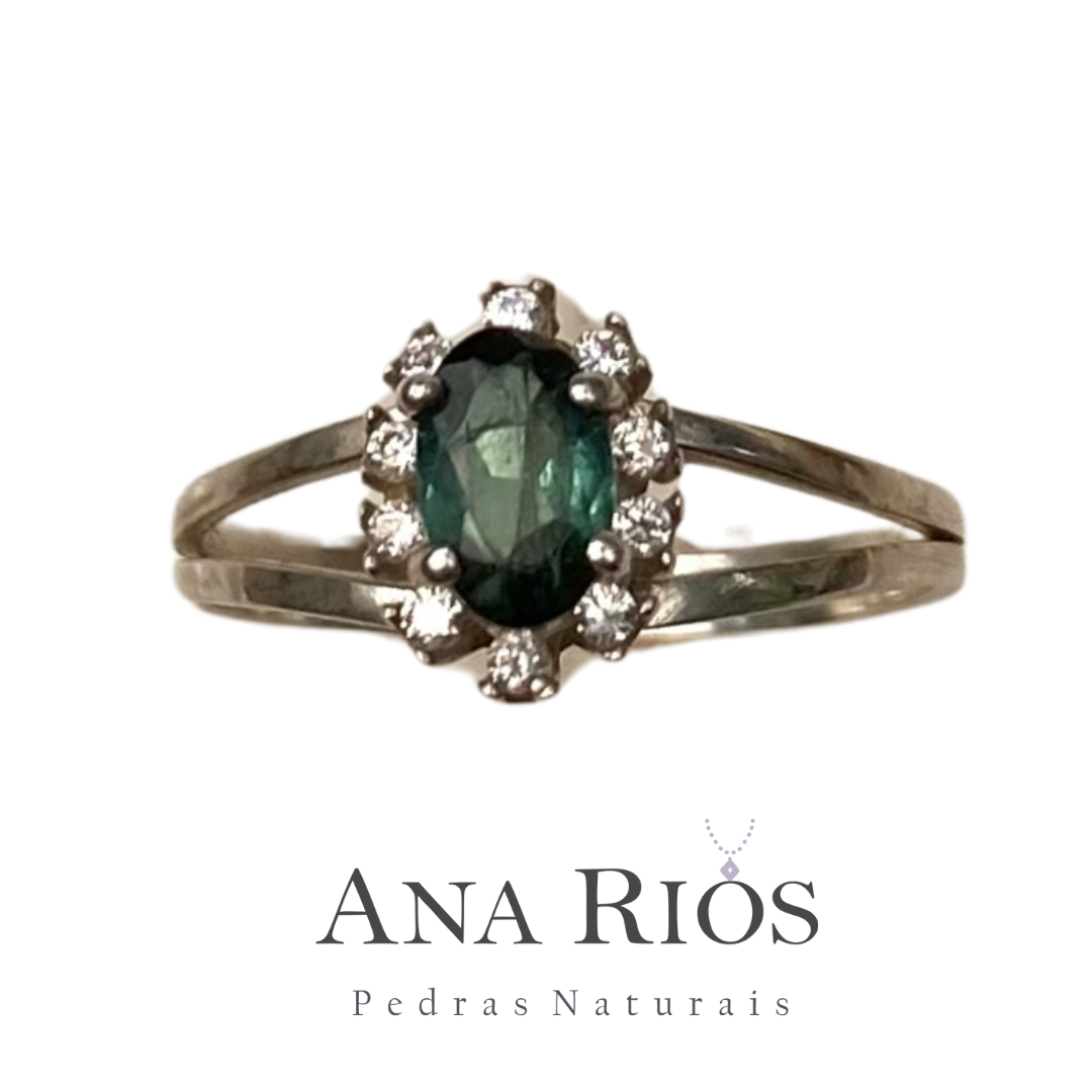 Anel de Prata com Turmalina Verde Oval e Zircônias