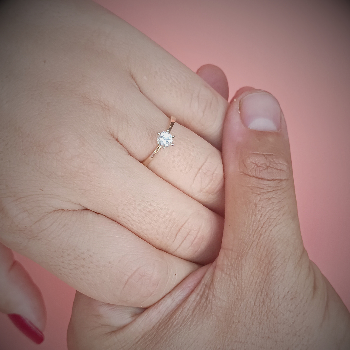 Anel solitário ouro 18K com topázio branco Natural