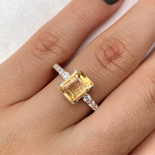 Anel de Prata 950 com Topázio Imperial Natural Retangular e Zircônias