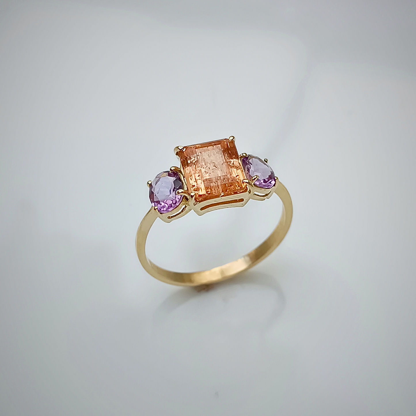 Anel de Ouro Amarelo 18K com Topázio Imperial e Ametistas Naturais