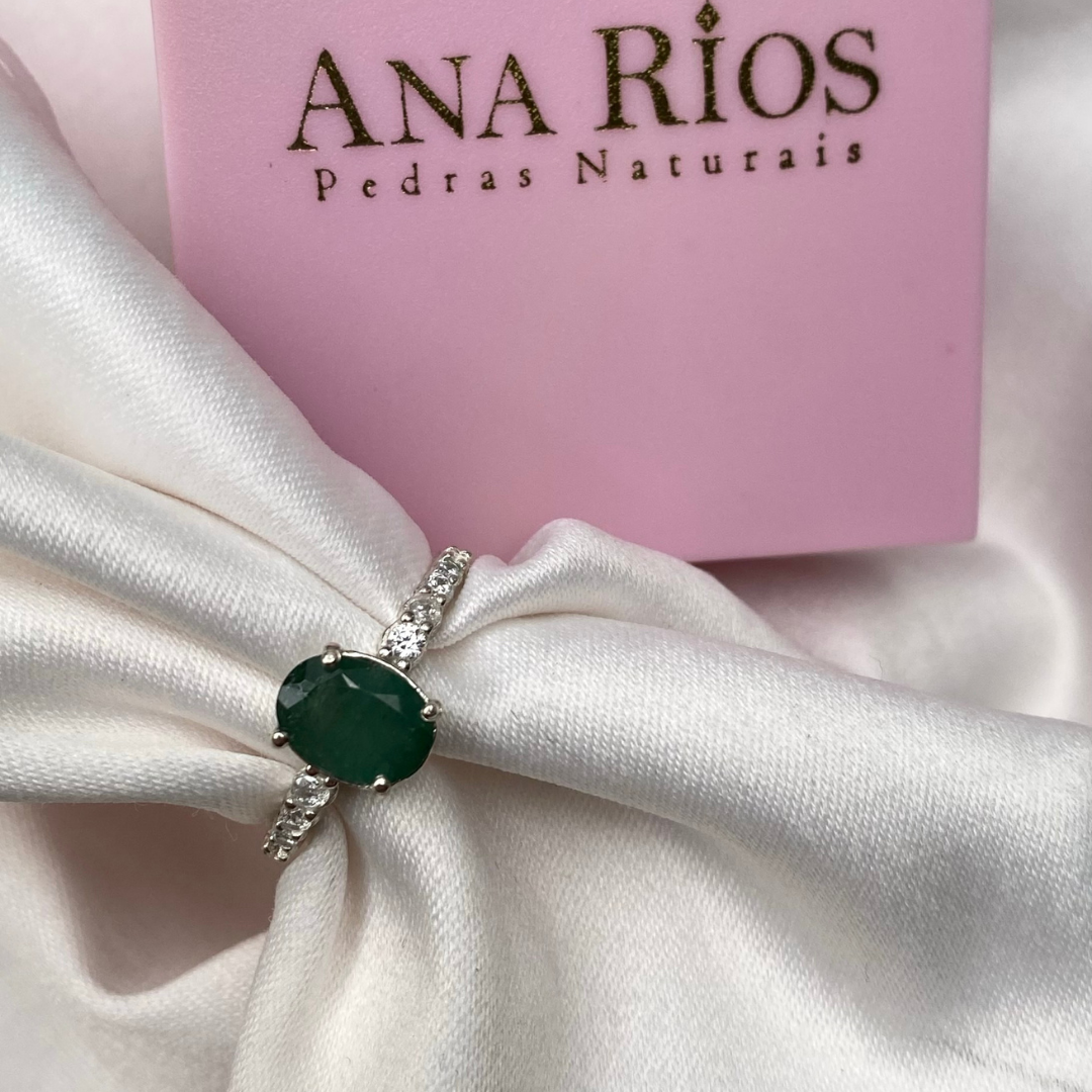 Anel de Prata com Turmalina Verde Oval e Zircônias