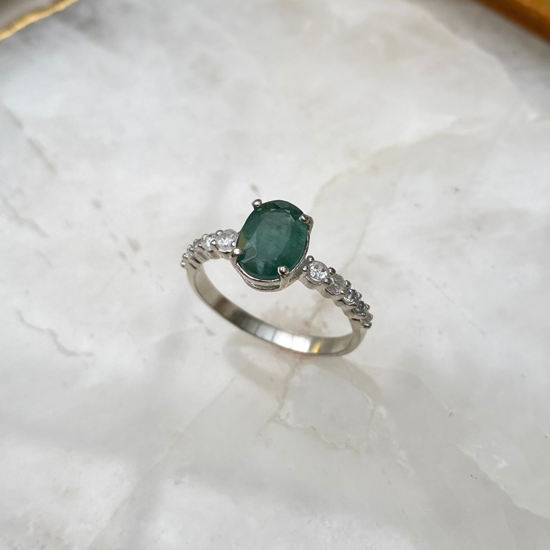 Anel de Prata com Turmalina Verde Oval e Zircônias