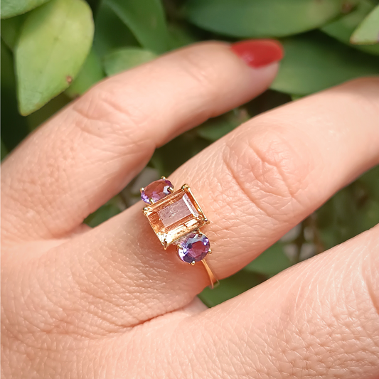 Anel de Ouro Amarelo 18K com Topázio Imperial e Ametistas Naturais