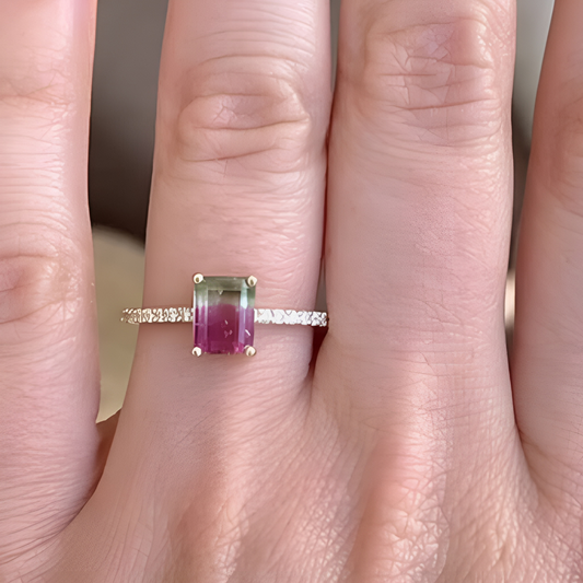 Anel de Ouro 18 K com turmalina bicolor Natural e diamantes