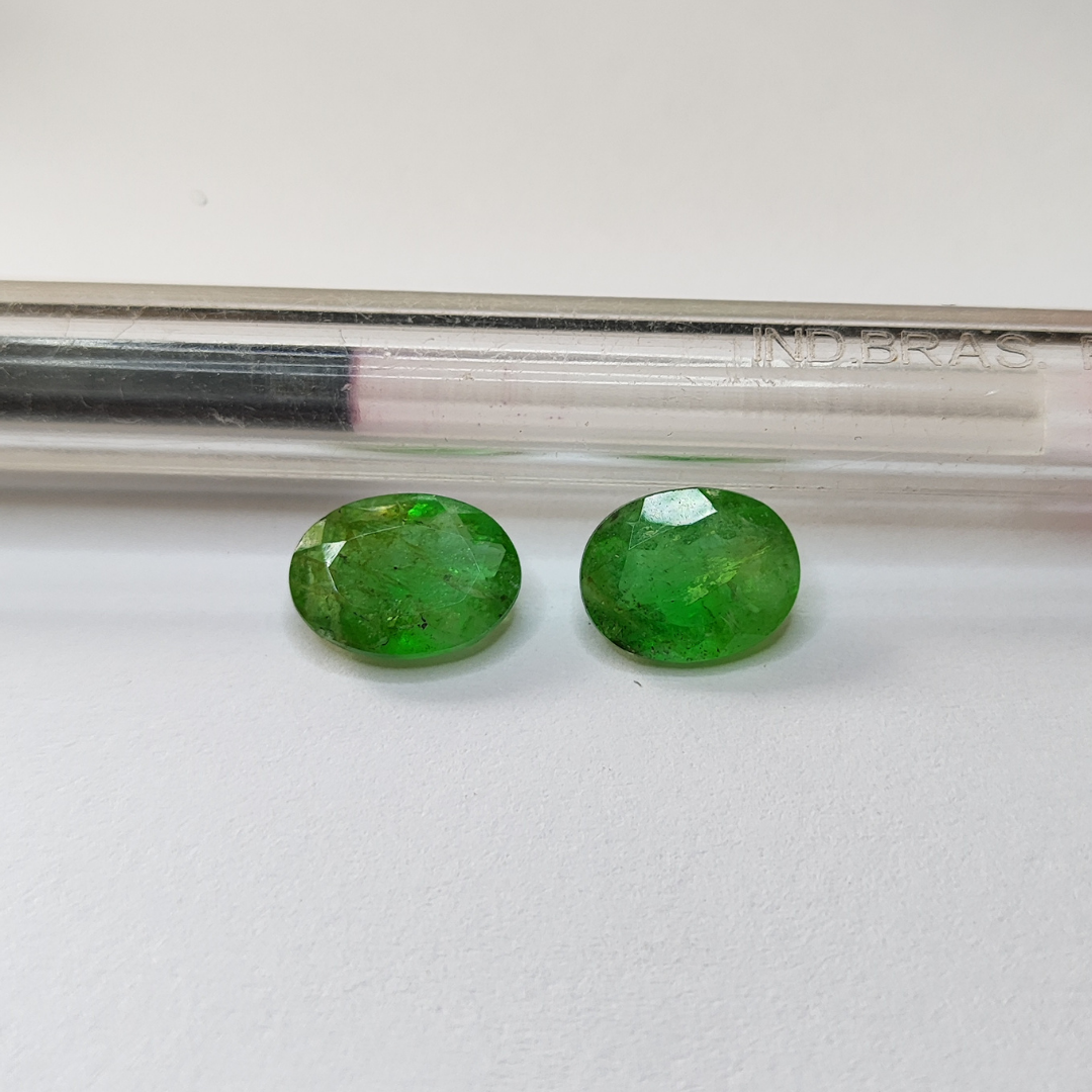 Par de Esmeralda Natural – Lapidação Oval - 8 x 5 mm - 2,45 ct ( o par )