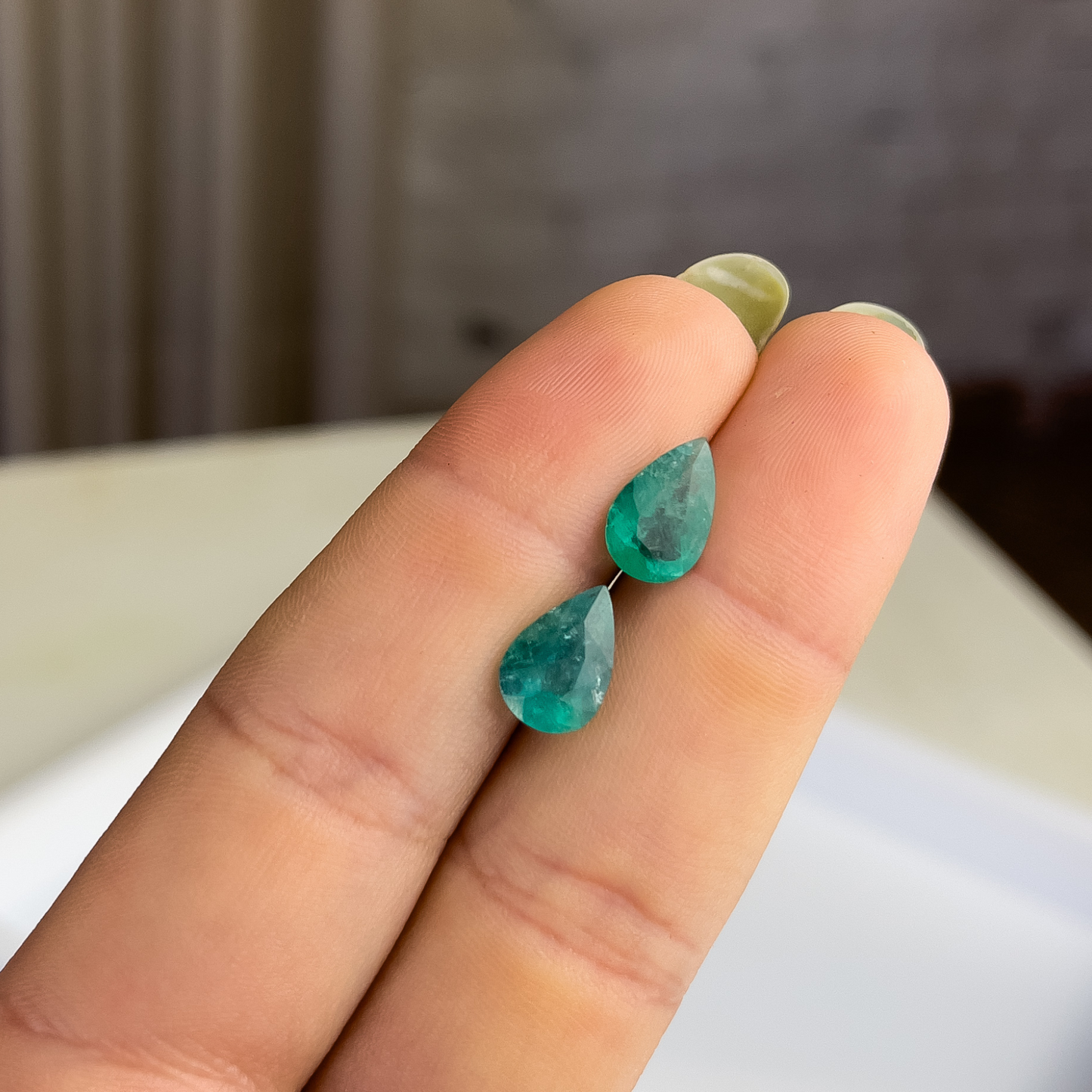 Par de Esmeraldas Naturais Gota- Lapidada - 3,5ct / 10,6 x 7,1 mm