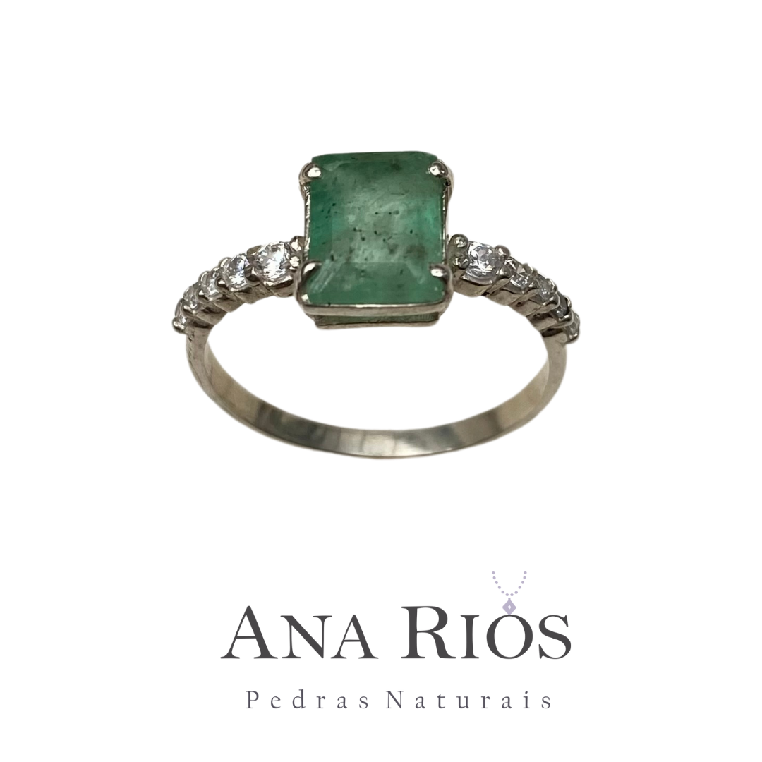 Anel de Prata 950 com Esmeralda Natural Retangular e Zircônias