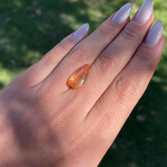 Topázio Imperial Gota Natural – 18,8 x 9,3 mm - 7,25 ct