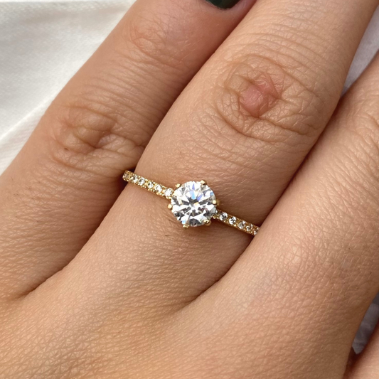 Anel de Ouro 18K com Moissianita