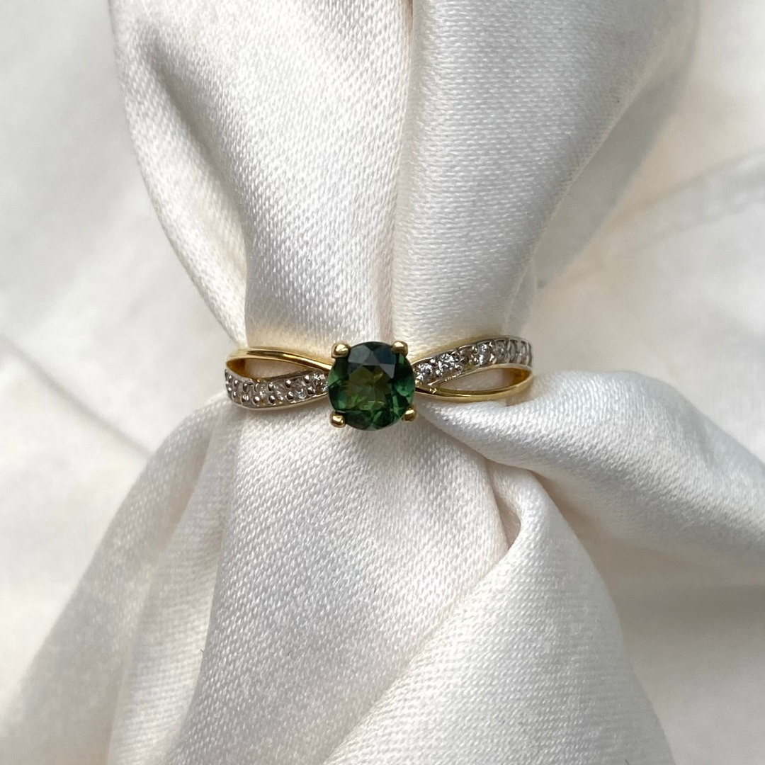 Anel de Ouro 18K com Turmalina Verde Natural