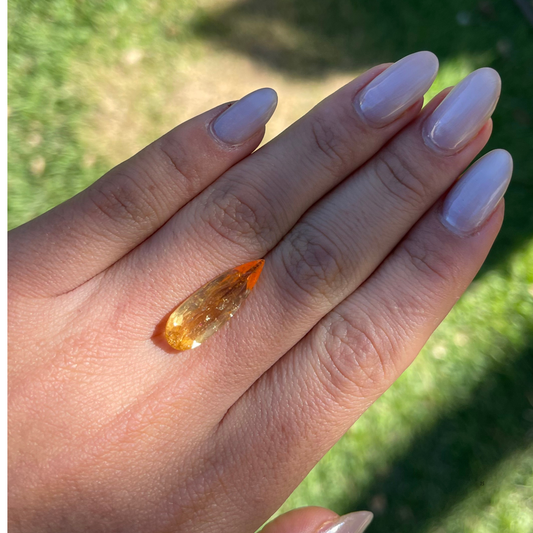 Topázio Imperial Gota Natural – 22,7 x 8,3 mm - 8,05 ct