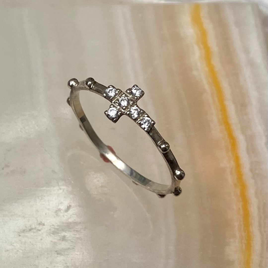 Anel de Prata com Zircônias modelo Cruz / Terço