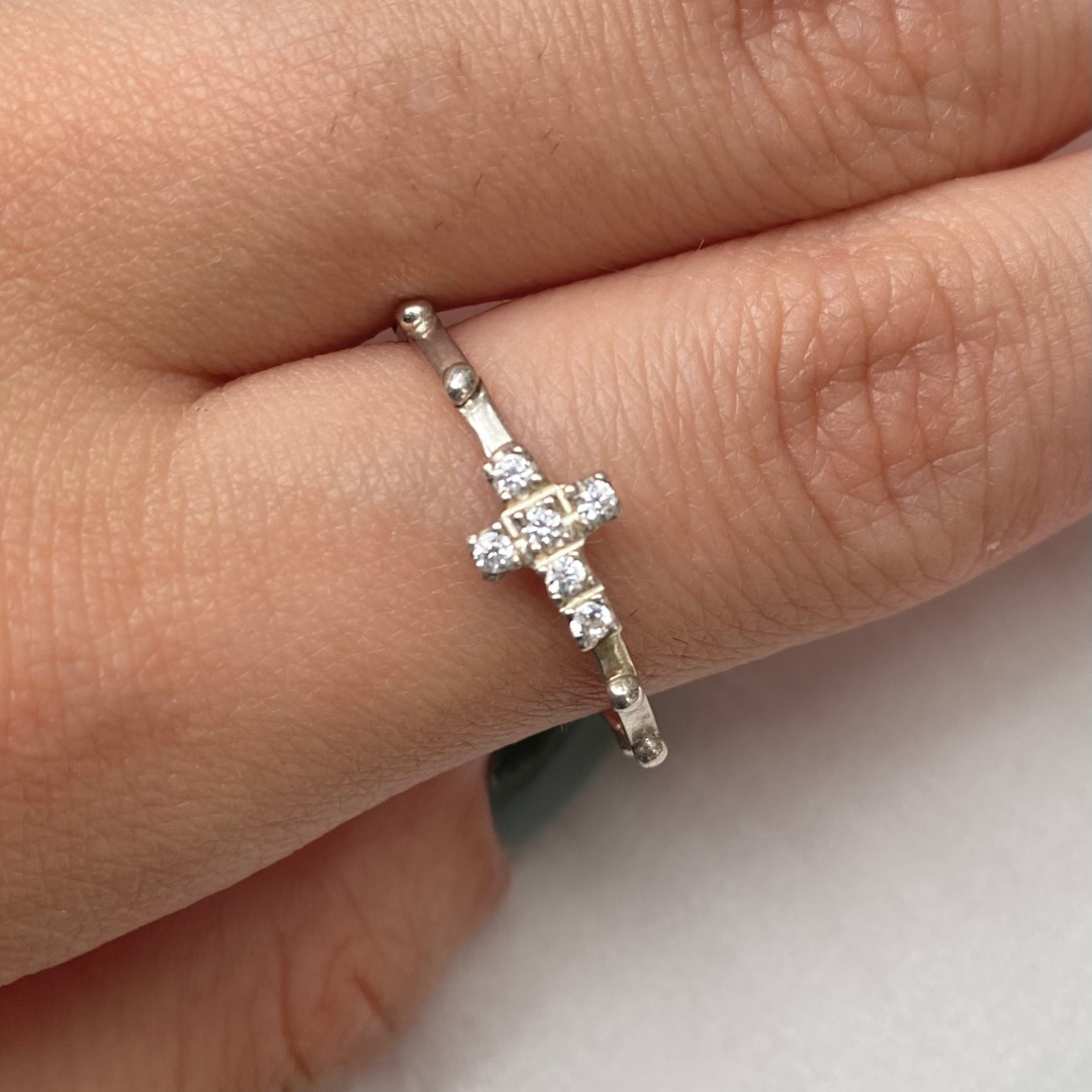 Anel de Prata com Zircônias modelo Cruz / Terço