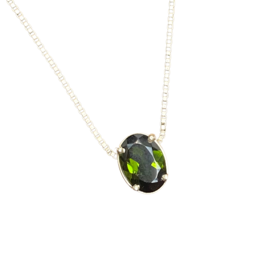 Colar e Pingente de Prata com Turmalina Verde Oval