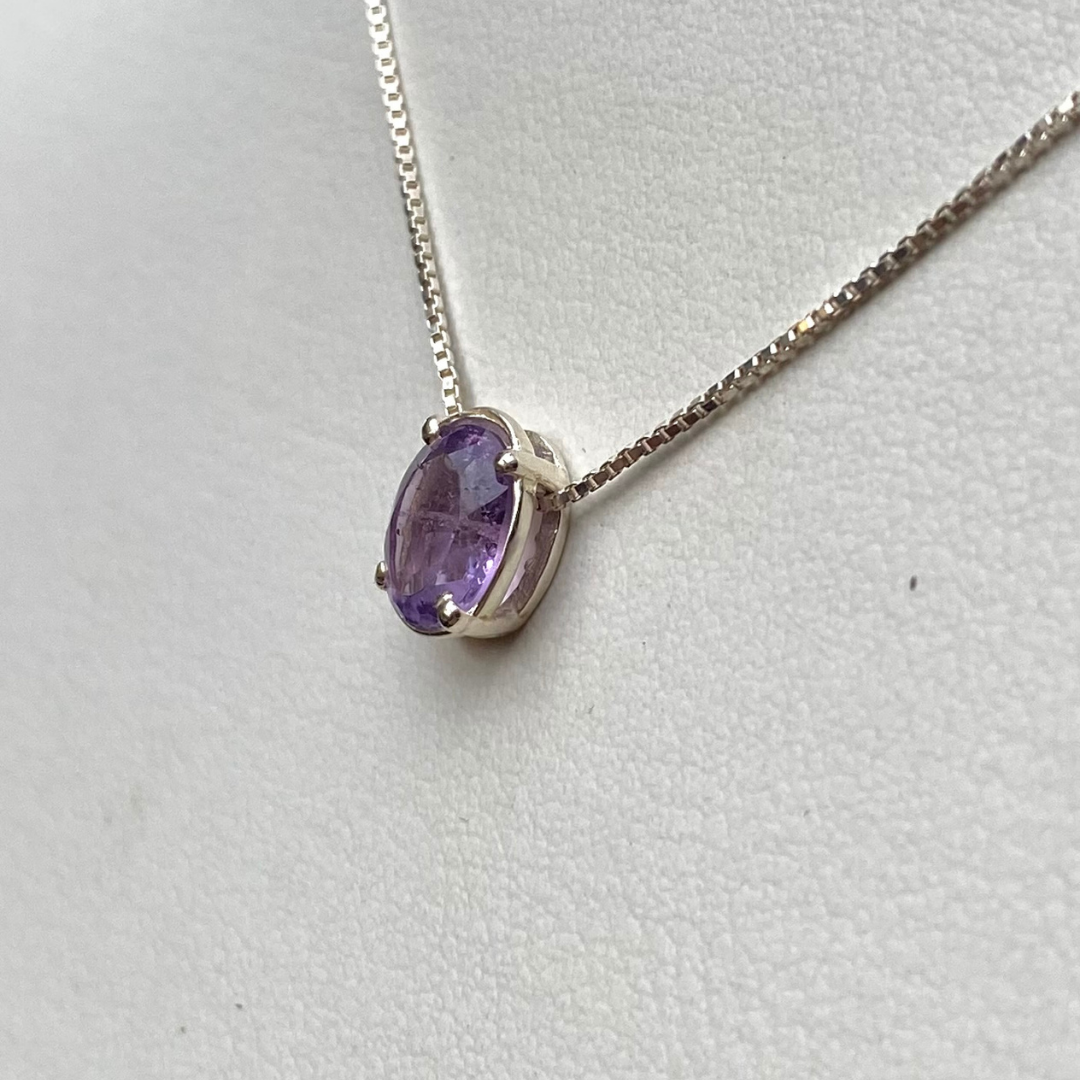 Colar e Pingente de Prata com Ametista Oval