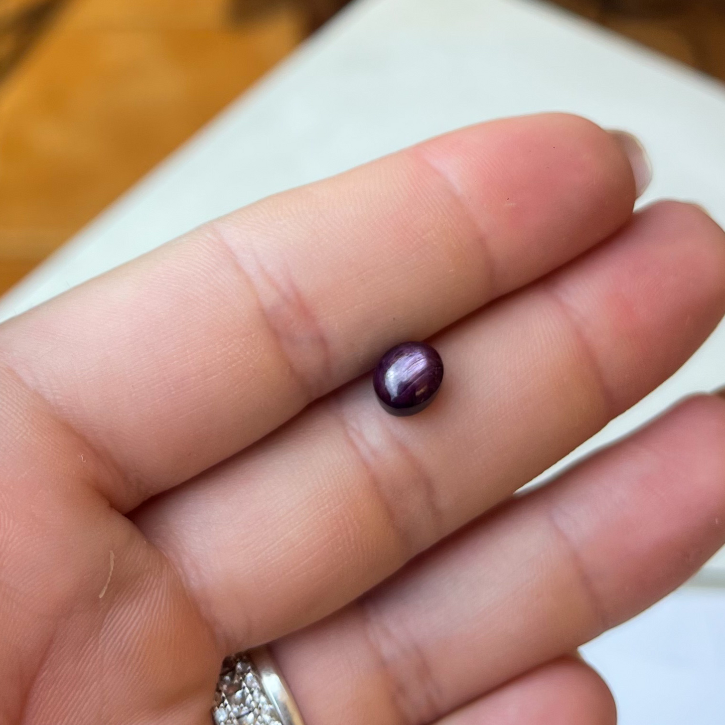Rubi Natural com asterismo Lapidado em cabochão 2,8 ct