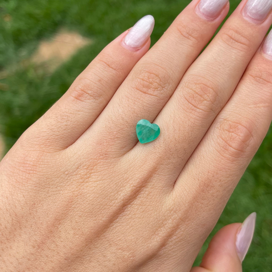 Esmeralda Natural - Lapidação Coração - 8,2 x 8,8 mm - 1,74 ct