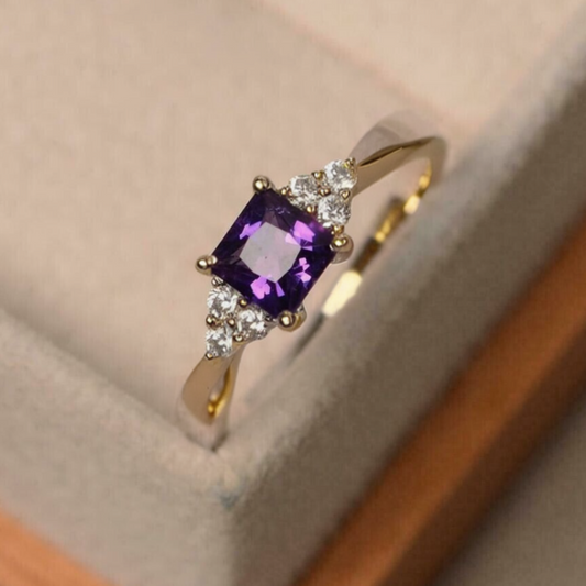 Anel de Ouro 18 K com Ametista Natural e Diamantes