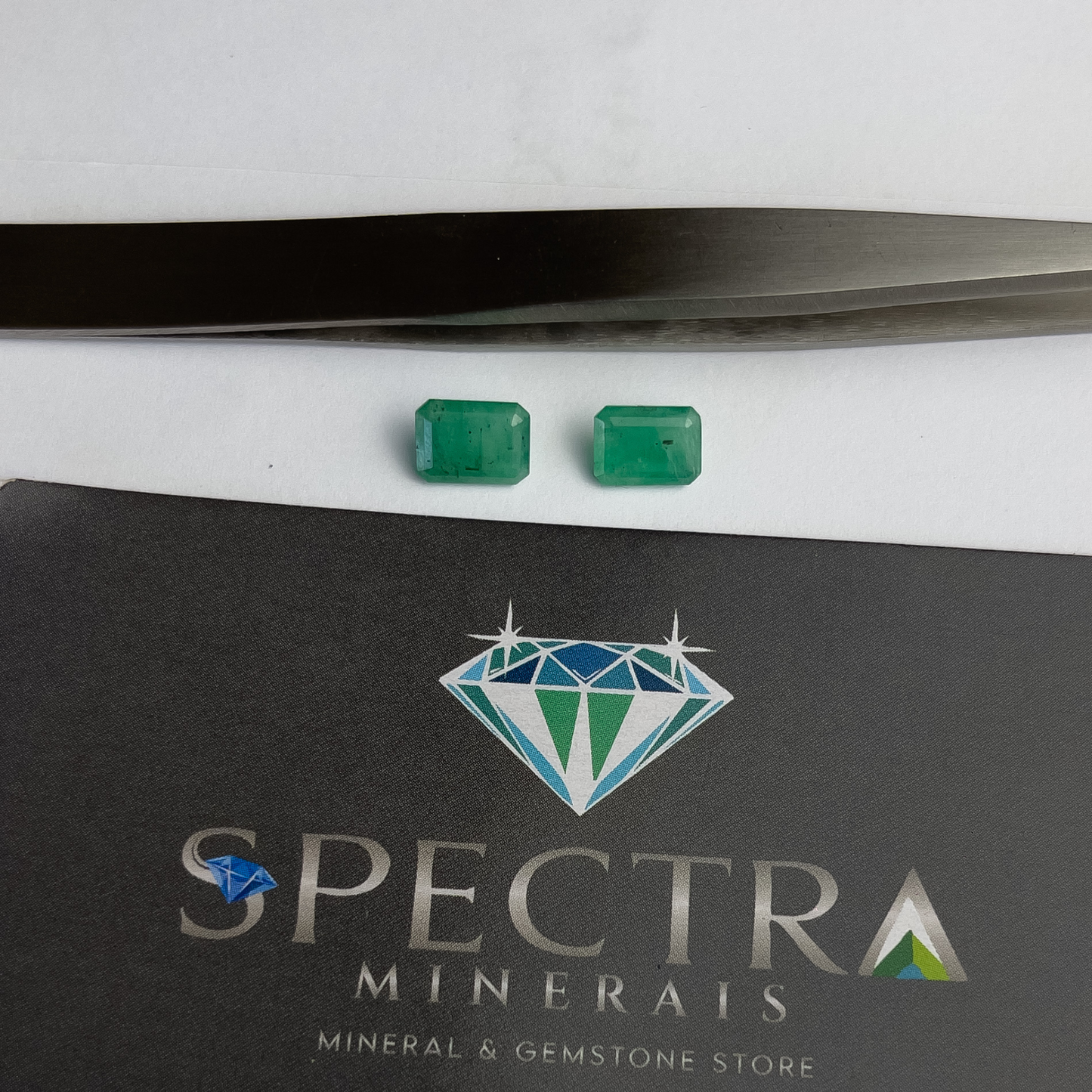Par de Esmeraldas Naturais Lapidadação Retangular - 8x 5,9mm / 3,07ct .