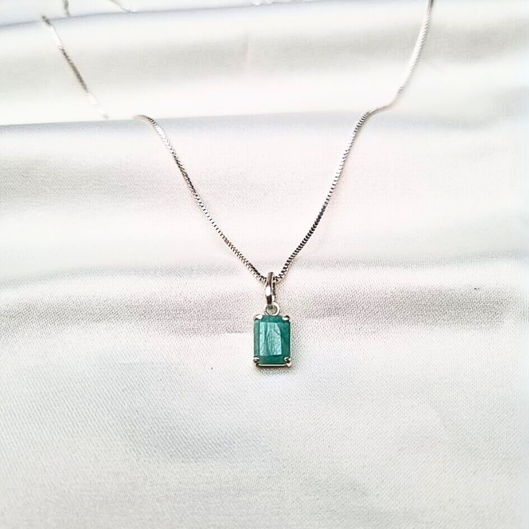 Colar de prata com Esmeralda Retangular