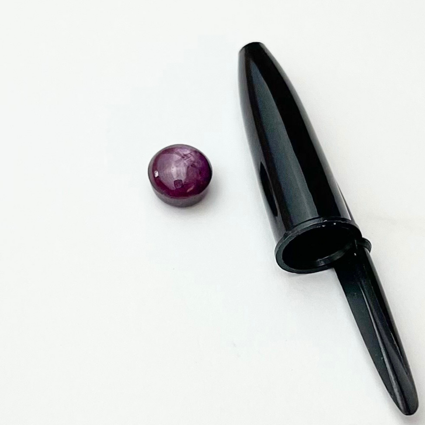 Rubi Natural com asterismo Lapidado em cabochão 4,9 ct