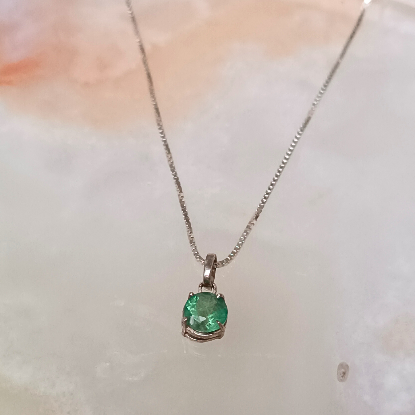 Colar de Prata com Esmeralda Redonda