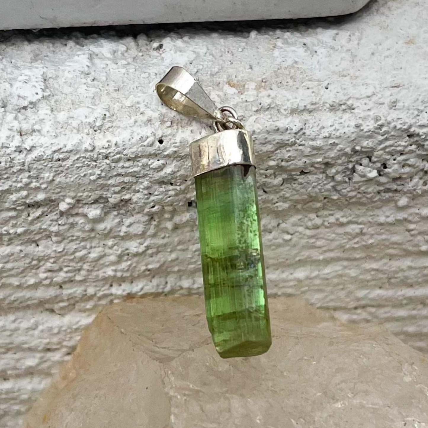 1 Pingente turmalina verde bruta