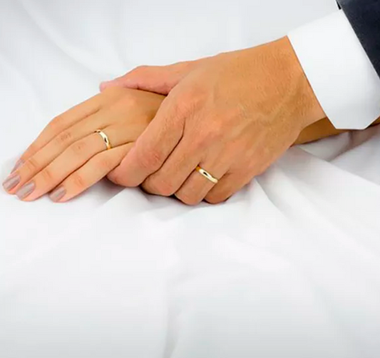 Par de alianças anatômicas tradicionais (2,5mm) em ouro 18 K