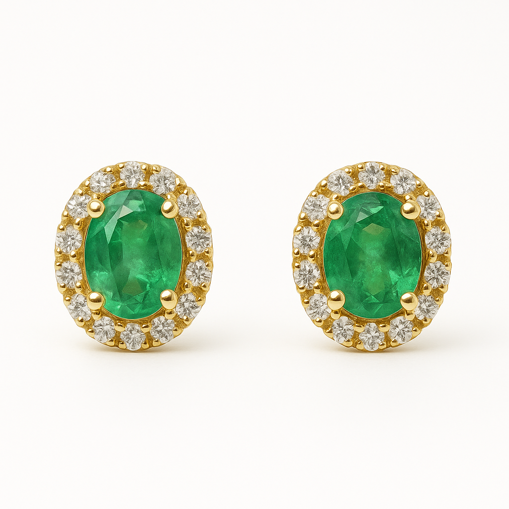 Brincos de Ouro Amarelo 18K com Esmeralda Natural Oval e Diamantes – 7 × 5 mm
