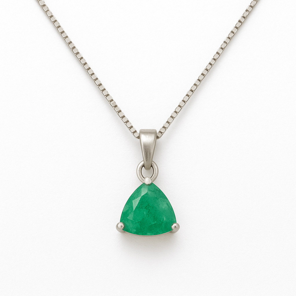 Colar de prata com Esmeralda Trillion