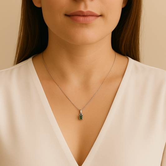 Colar de prata com Pingente Esmeralda Quadrada