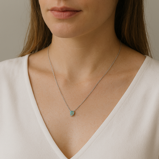 Colar e Pingente de Prata com Esmeralda Oval