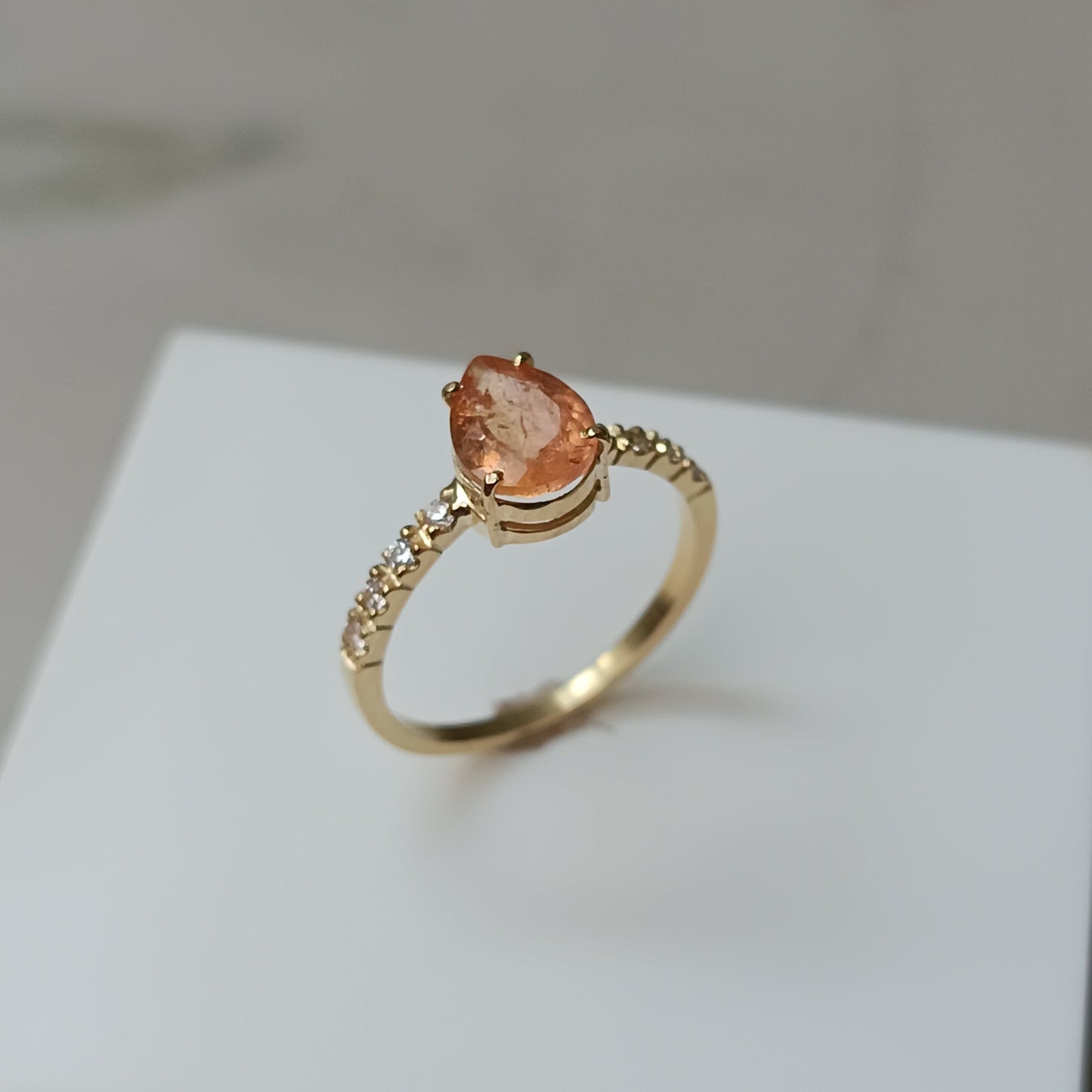 Anel ouro 18K com Topázio Imperial Natutal