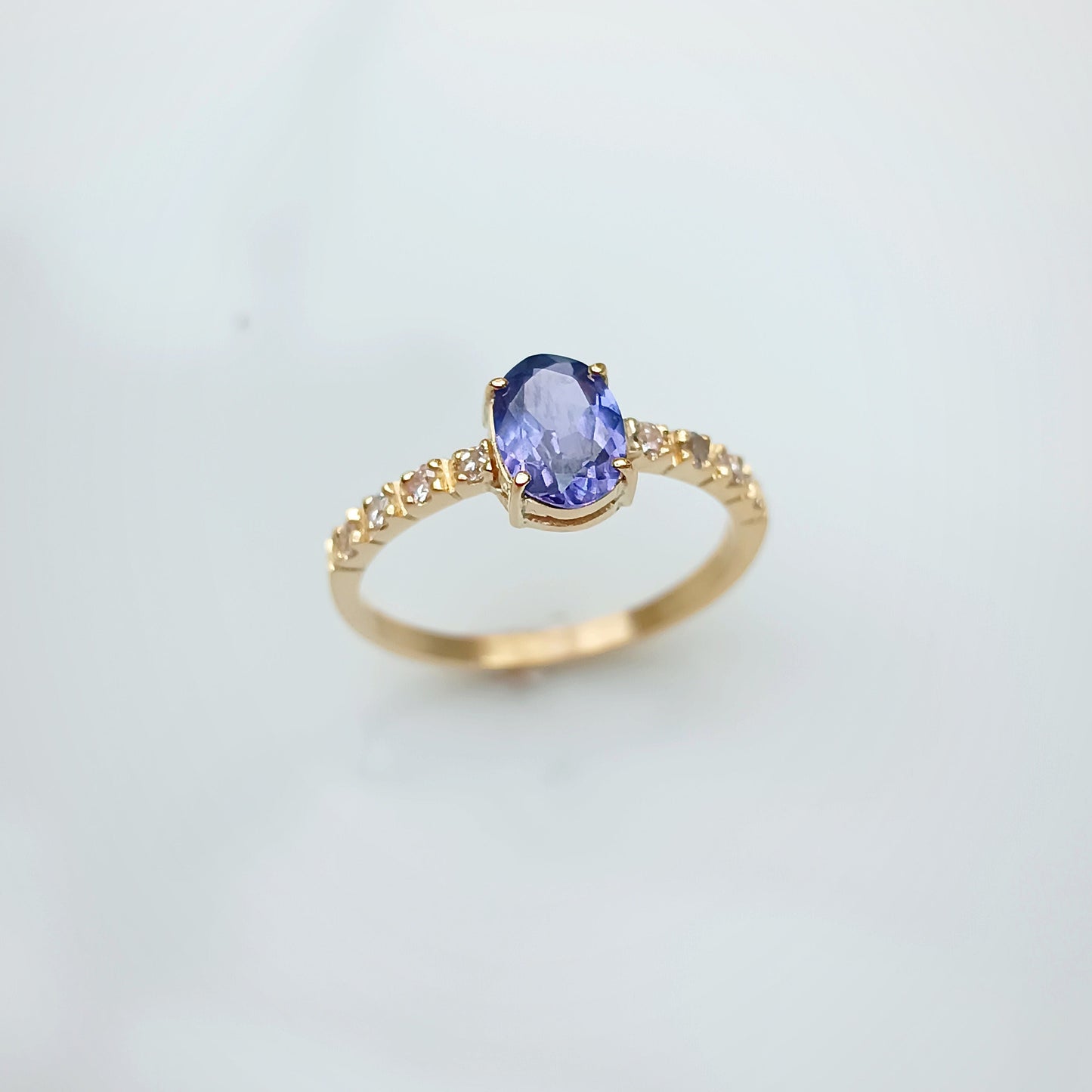 Anel ouro 18K com Tanzanita Natural