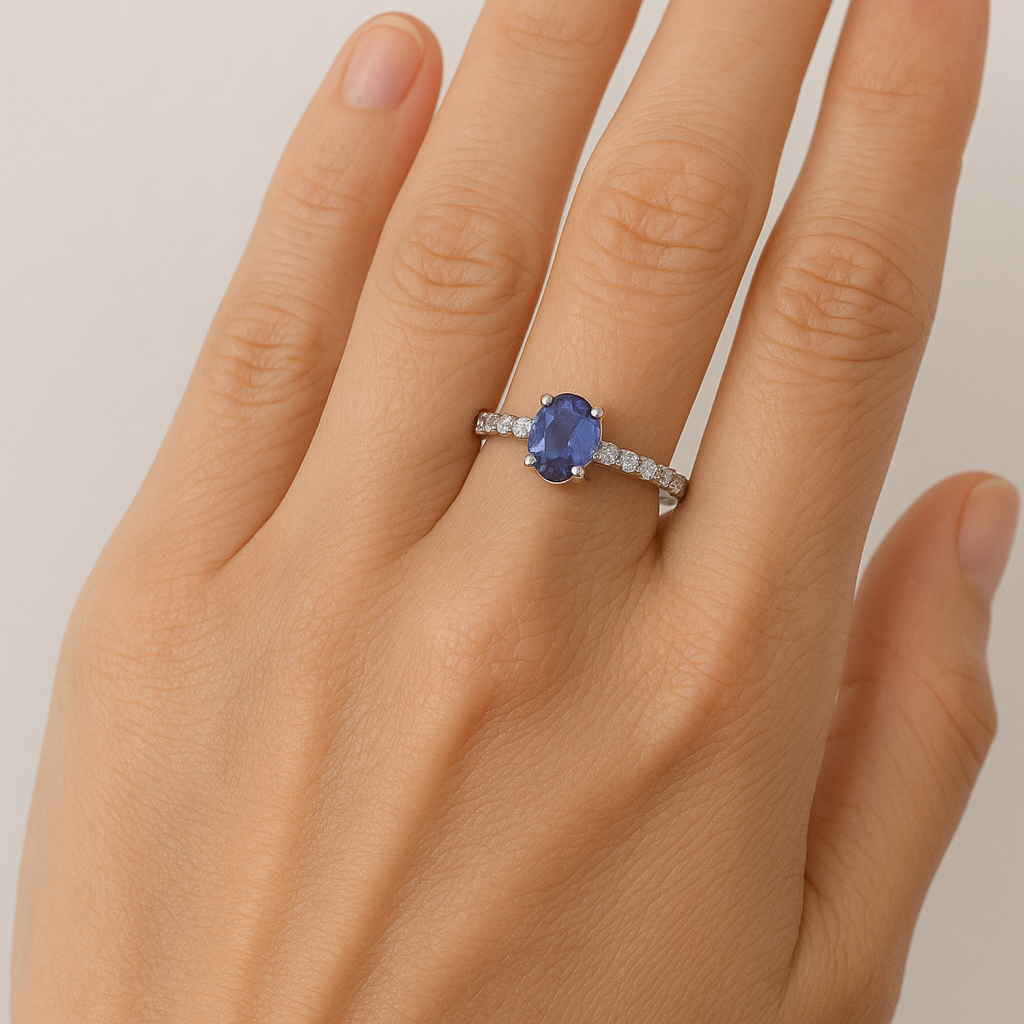 Anel Ouro Branco 18K com Tanzanita Natural e Diamantes