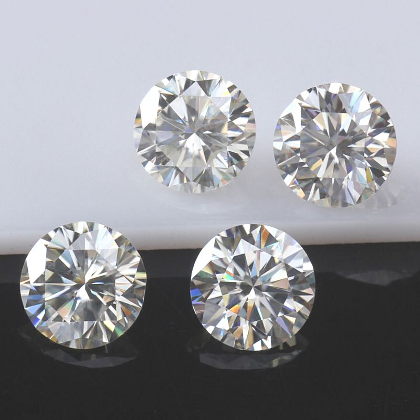Diamante natural branco lapidado / 7 pontos ≅ (2,25 a 2,5 mm)