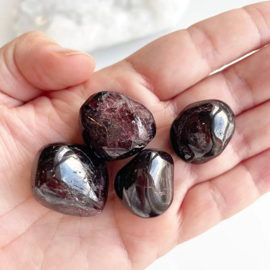 Granada (carbúnculo) natural rolada / 1 kg