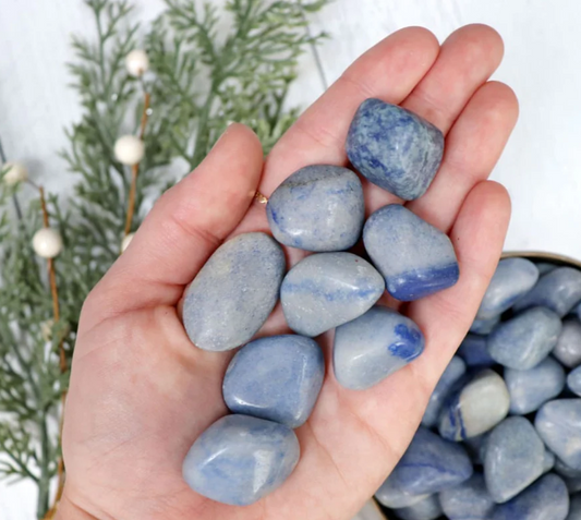 Quartzo azul natural rolado / 1 unidade