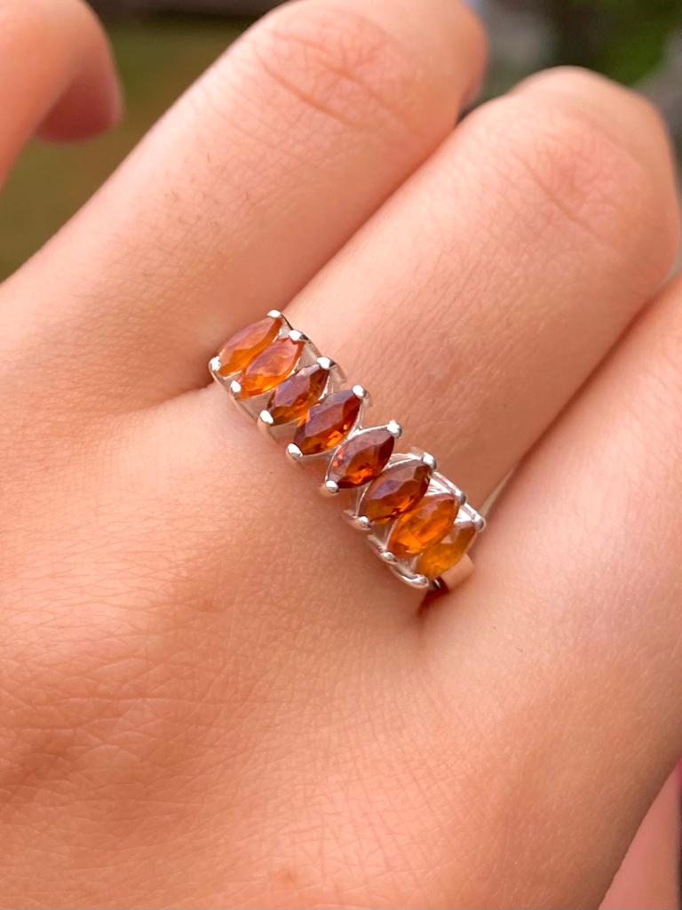 Anel Meia Aliança de Prata 950 com Granada Laranja Natural