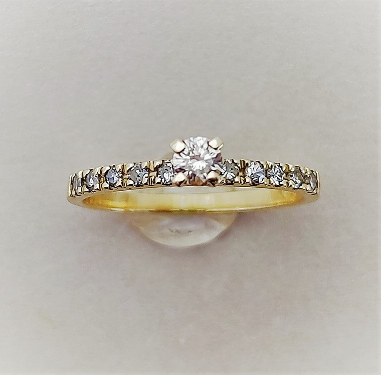 Anel Solitário Cravejado em Ouro 18k com Diamantes Naturais