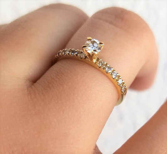 Anel Solitário de Ouro 18k com Diamantes Naturais