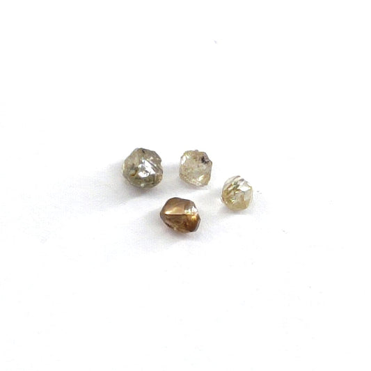 Diamante natural bruto / 10 a 15 pontos (2 - 2,5 mm)