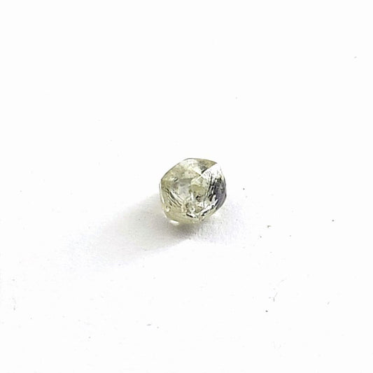 Diamante natural bruto / 35 pontos (3,3 mm)