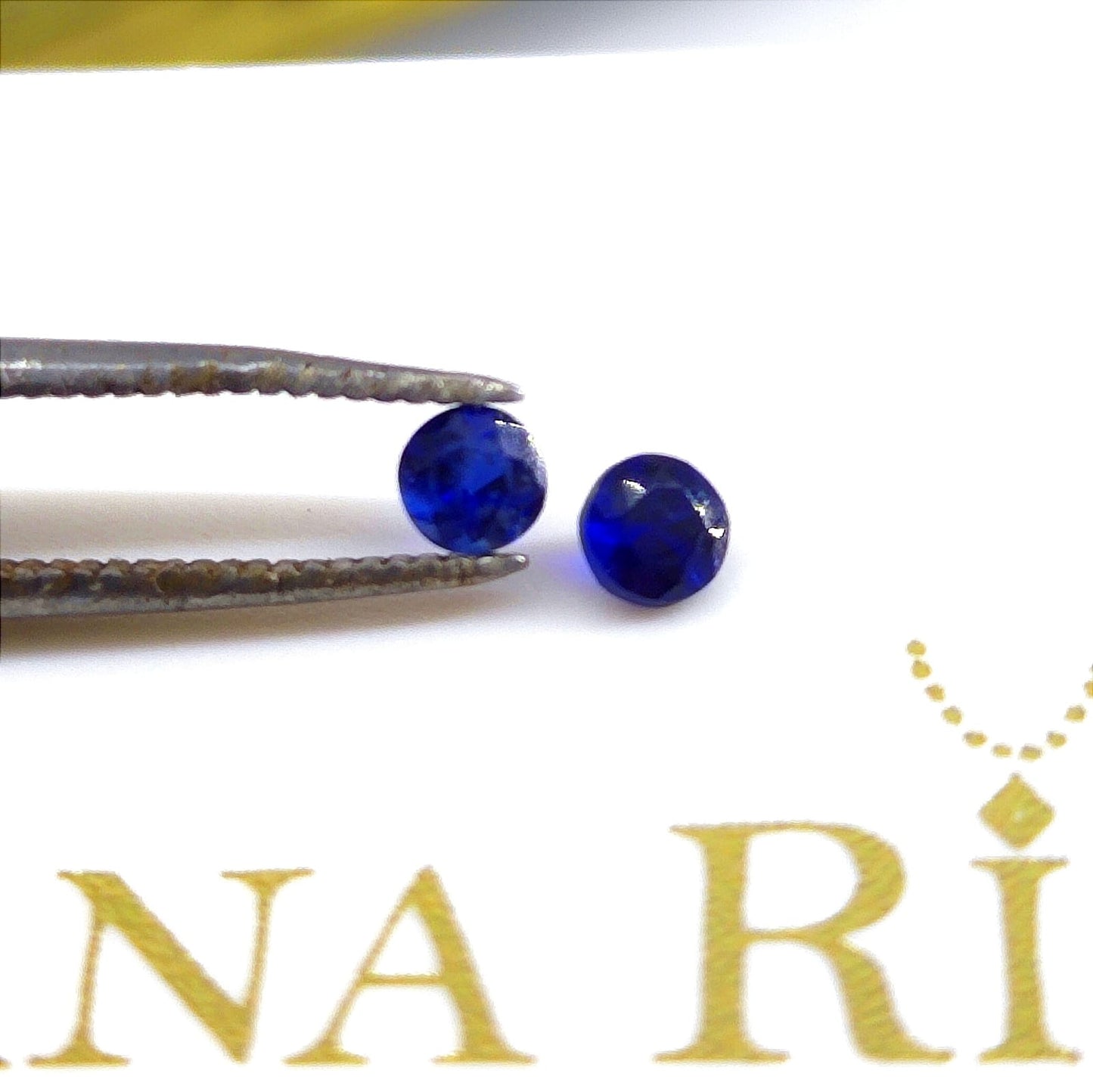 Par de Safiras Naturais lapidadas redondas / 3 mm / 0,35 ct