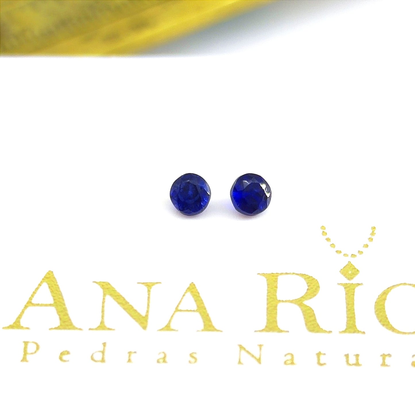 Par de Safiras Naturais lapidadas redondas / 3 mm / 0,35 ct