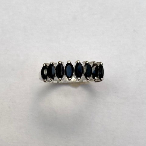 Anel Meia Aliança de Prata 950 com Ônix Natural